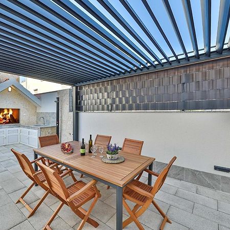 Luxury Apartment Pia With Swimming Pool And Grill Trogir Exterior foto