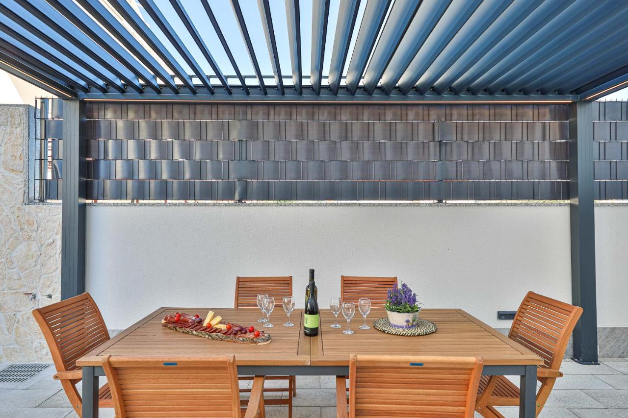 Luxury Apartment Pia With Swimming Pool And Grill Trogir Exterior foto