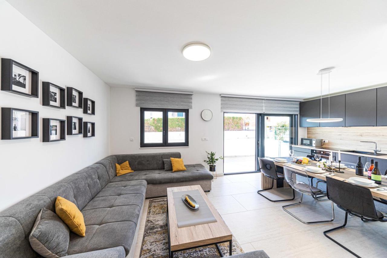 Luxury Apartment Pia With Swimming Pool And Grill Trogir Exterior foto