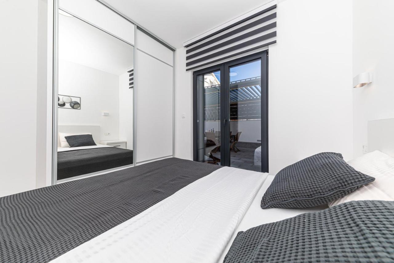 Luxury Apartment Pia With Swimming Pool And Grill Trogir Exterior foto