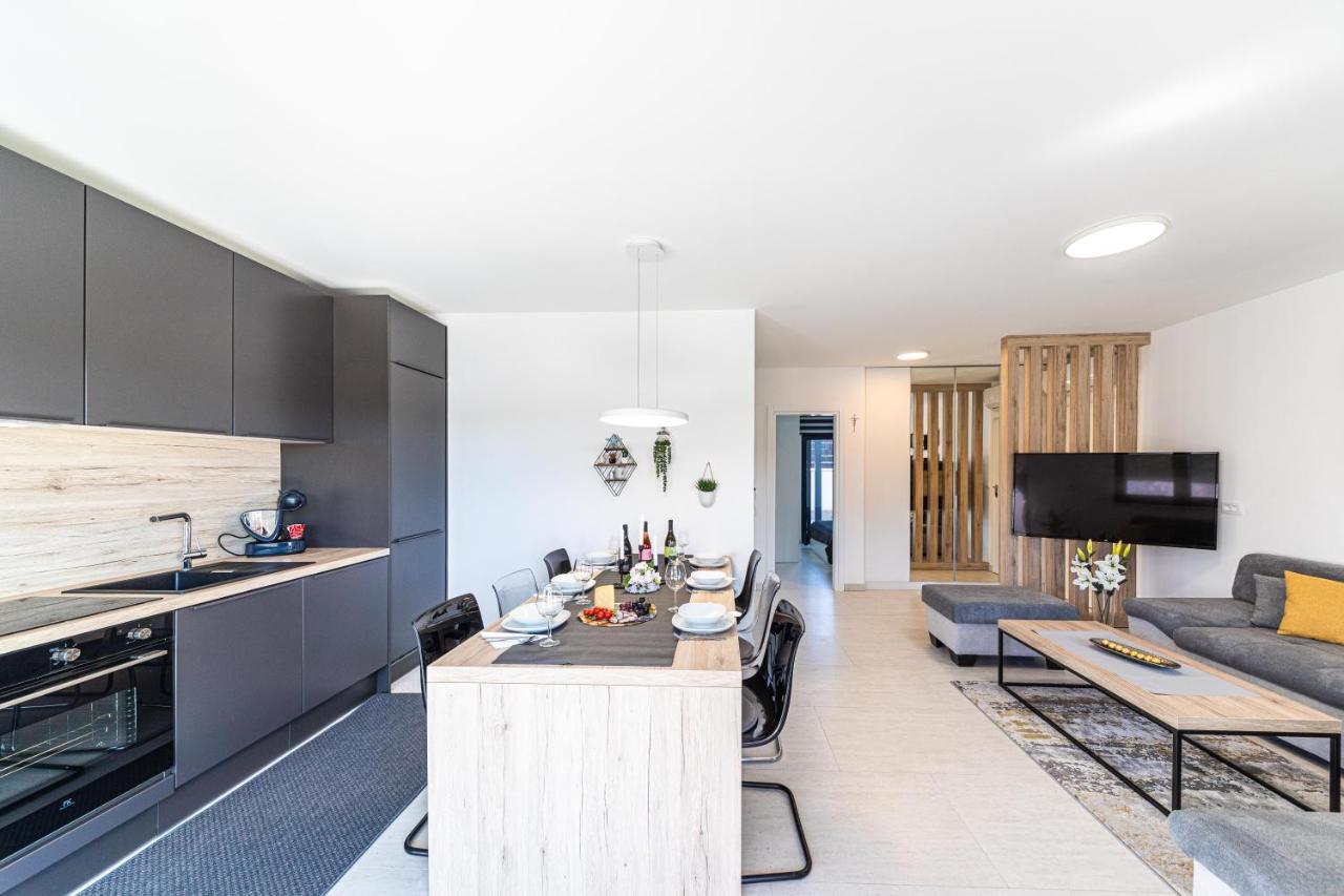 Luxury Apartment Pia With Swimming Pool And Grill Trogir Exterior foto
