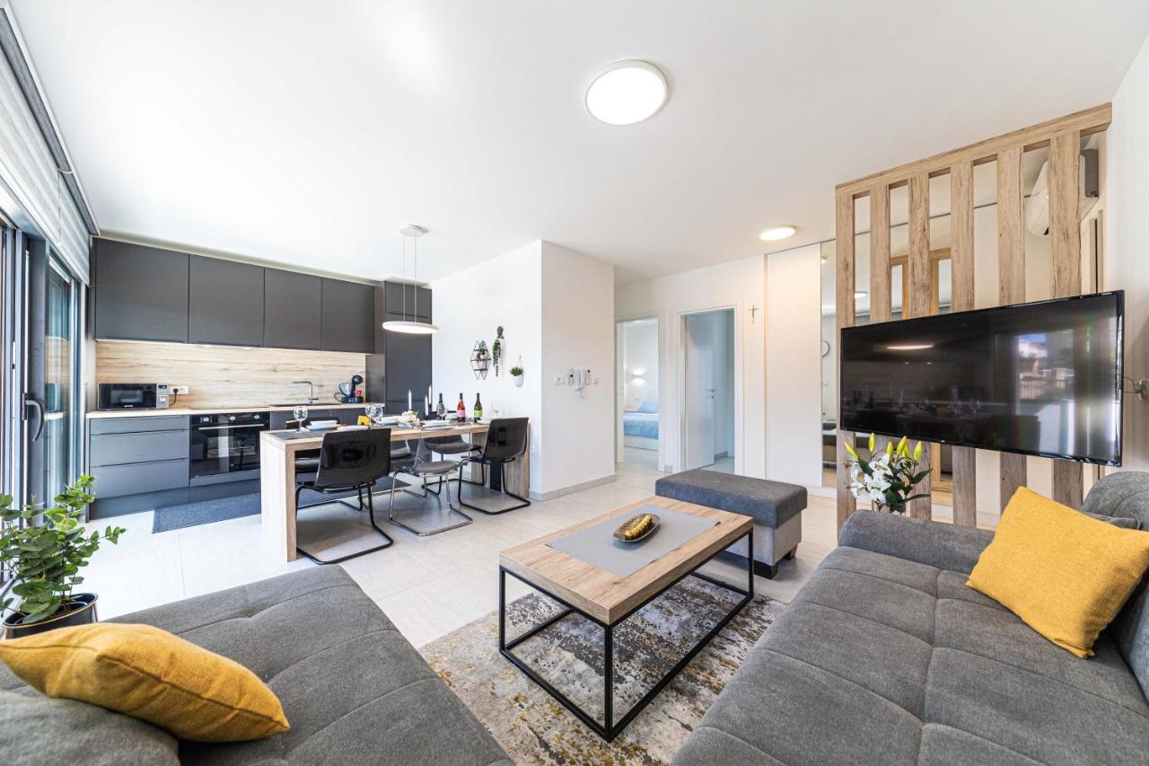Luxury Apartment Pia With Swimming Pool And Grill Trogir Exterior foto